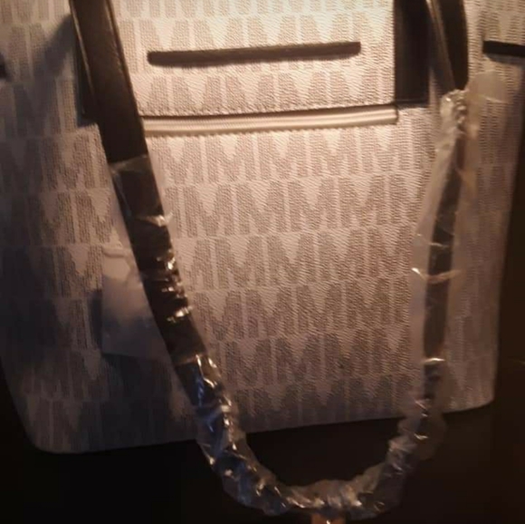 Purse/cross body - Picture 3 of 3